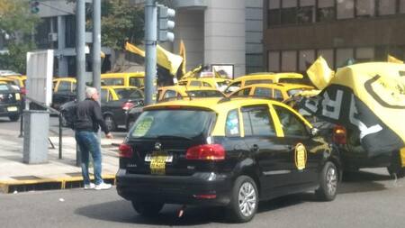 Protesta de taxistas en el Centro Porteño
