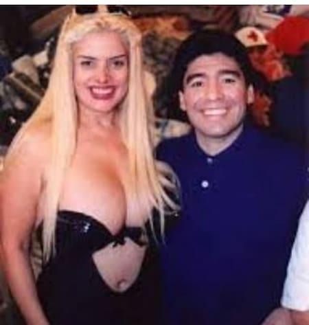 Lía Crucet con Diego Maradona. Foto: Instagram @liacrucetoficial