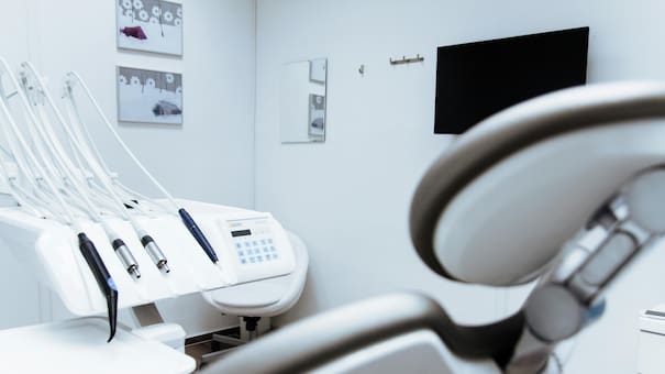 Adiós miedo al dentista: la UBA comenzó a utilizar un método de sedación para personas con riesgo médico o fobias