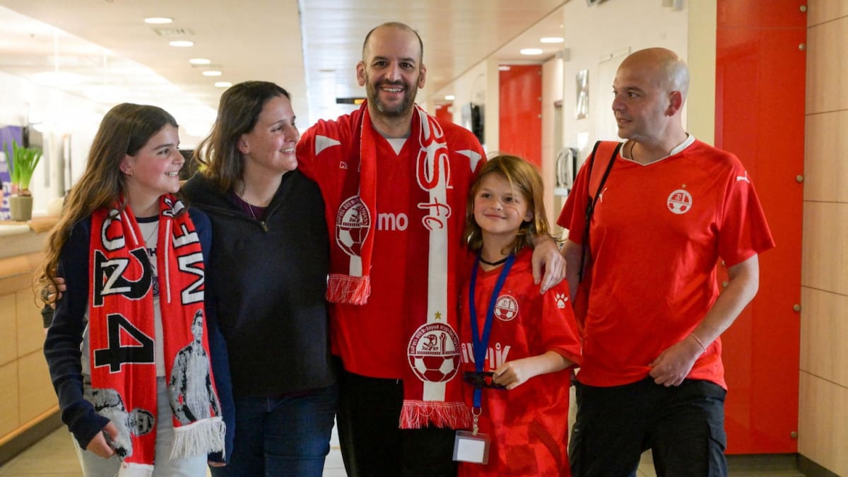 El reencuentro de Iarn Horn con su familia tras ser liberado por Hamás. Foto: Reuters.