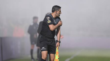 Incidentes en pleno partido entre Gimnasia y Boca. Foto: Télam