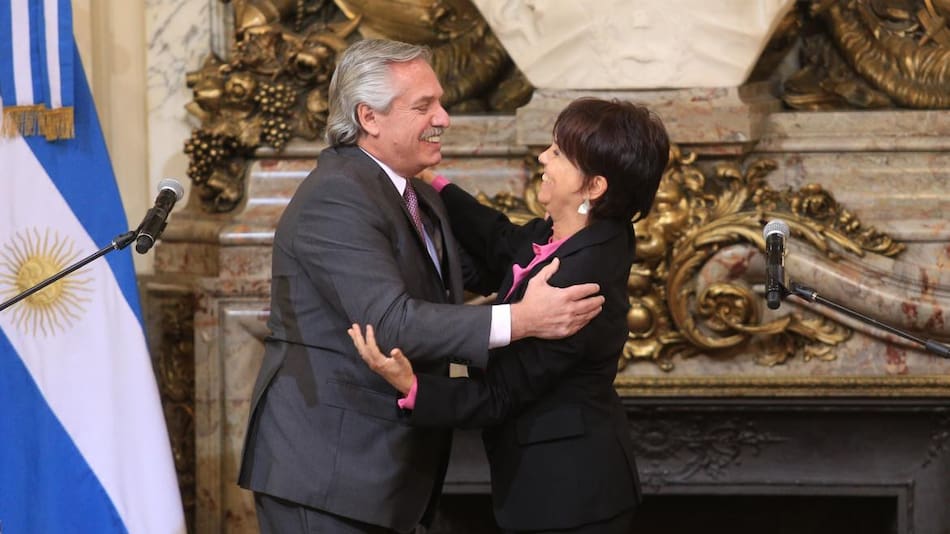 Alberto Fernández durante el acto de jura de la nueva secretaria de Asuntos Estratégicos, Mercedes Marcó del Pont. Foto NA