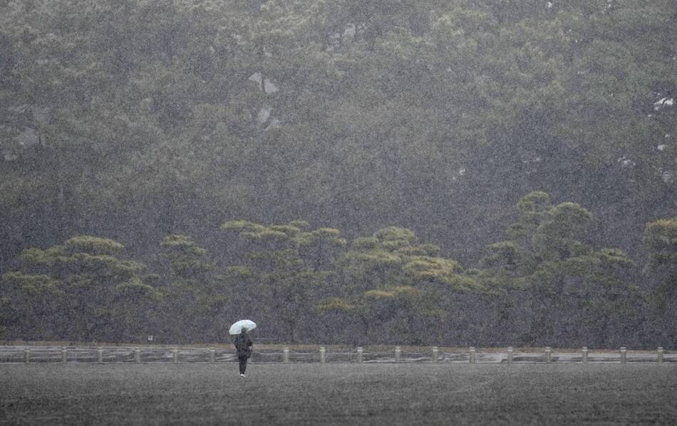 Japón enfrenta fuertes tormentas de nieve. Foto: EFE