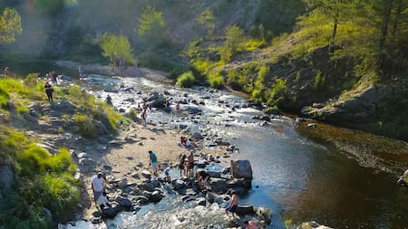 La joyita mejor guardada de Córdoba: el pequeño pueblo con aguas cristalinas perfecto para una escapada de jubilados