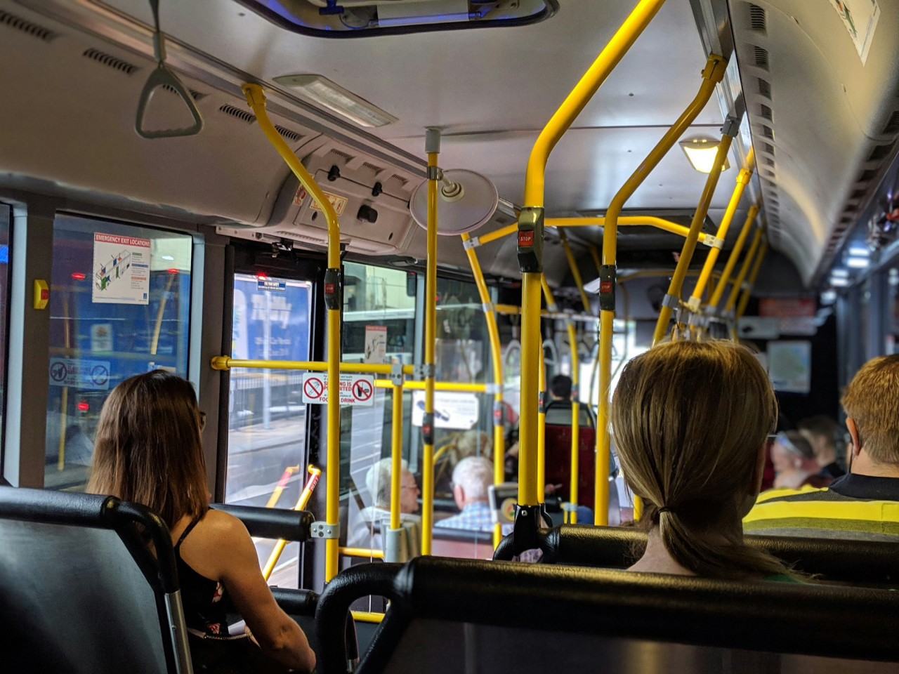 ¿Se puede subir o bajar del colectivo fuera de una parada?. Foto: Unsplash.