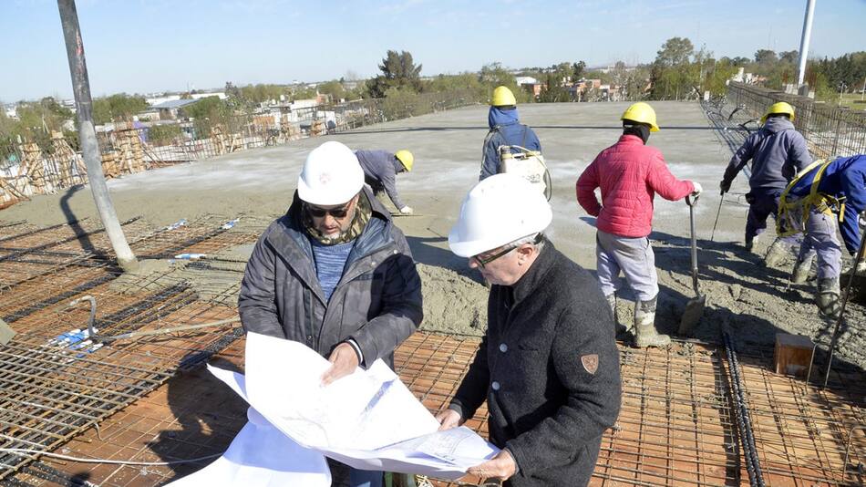 Julio Zamora en las obras del Hospital Municipal de Alta Complejidad de Tigre.