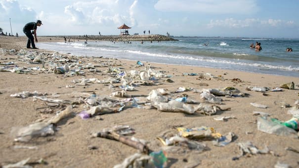 Alarmante avance de la contaminación por plásticos: se generan 400 millones de toneladas al año y se recicla menos de un 10%