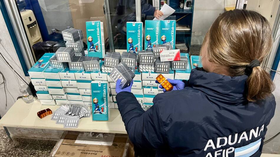 Aduana incauta medicamentos.