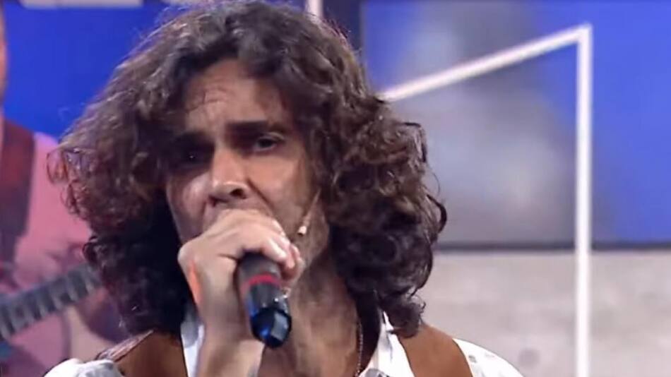 Mariano Martínez se lanzó como cantante junto a su banda y las redes sociales no lo perdonaron