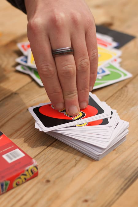 Uno, el juego de mesa recomendado por la inteligencia artificial. Foto: Unsplash.