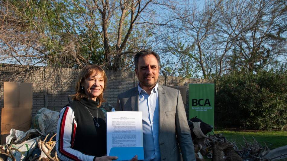 El ministro de Ambiente y Desarrollo Sostenible, Juan Cabandié, junto a la diputada nacional Alicia Aparicio