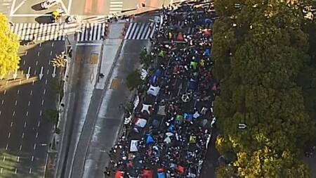 Corte y acampe en Avenida 9 de Julio