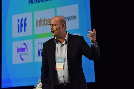 sturzenegger reclamó a empresarios en idea por la reforma laboral