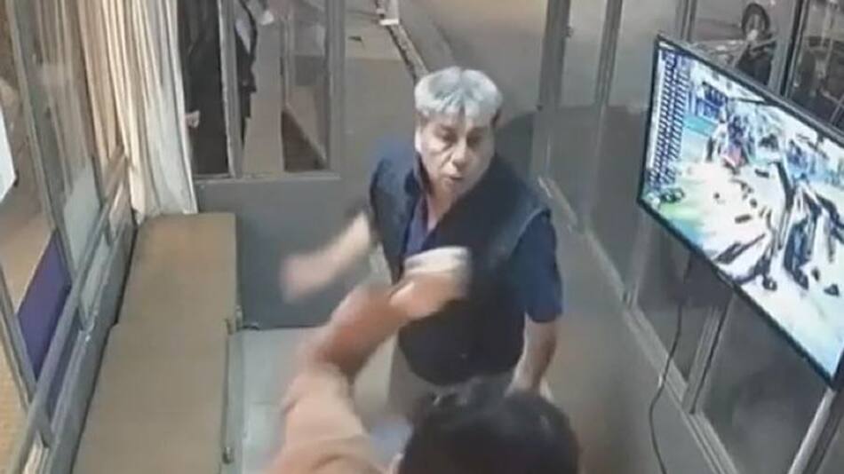 El momento del golpe. Foto: cámara de seguridad.