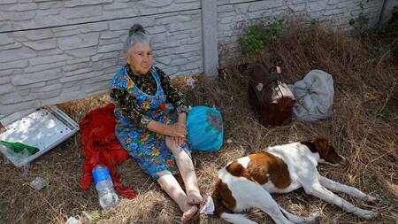 Evacuados por inundaciones tras la destrucción de la represa Kajovka. Foto Reuters