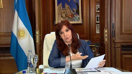 Cristina Kirchner presentó otra recusación contra la jueza Capuchetti por "depender del Gobierno porteño"