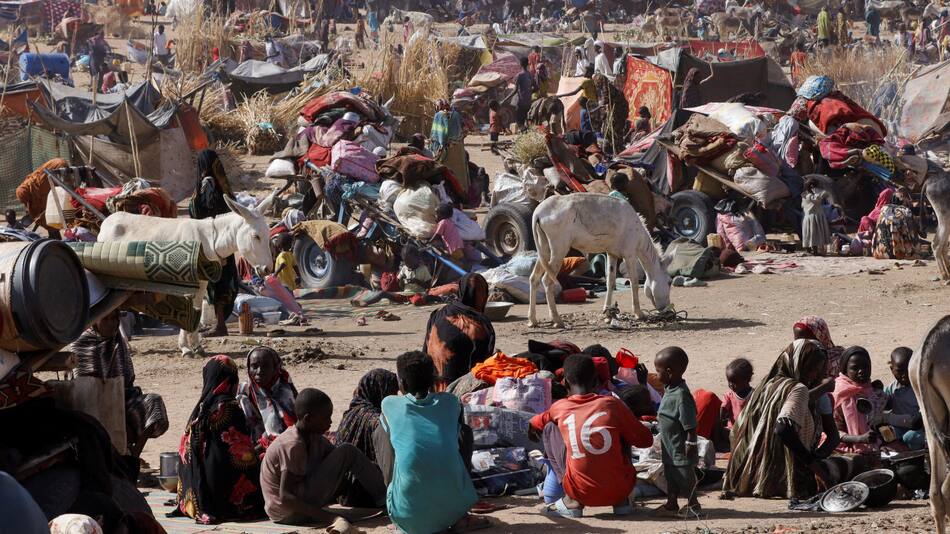 Desplazados de Sudán por la guerra civil en el país. Foto: Reuters/Stringer.