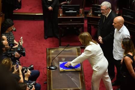 Toma de juramento de los senadores electos.