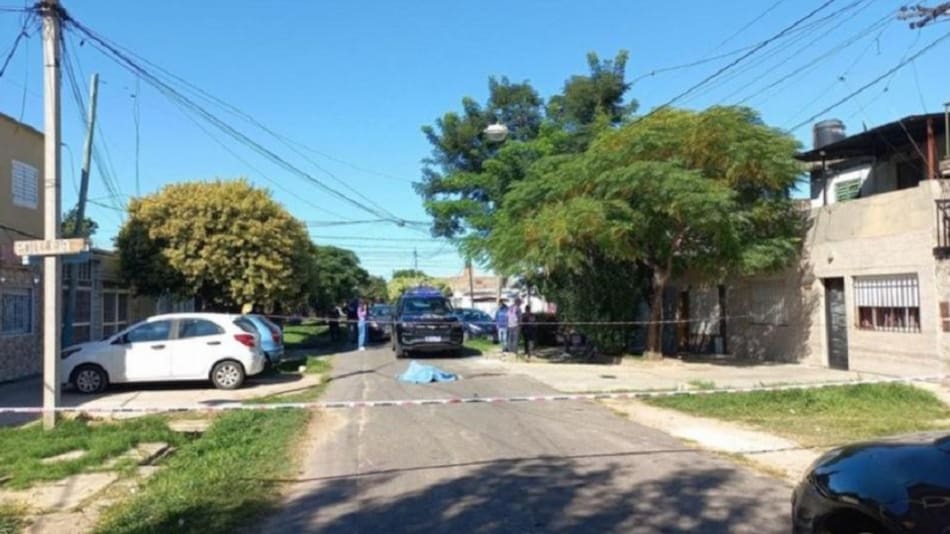 Rosario: emboscaron y mataron de cuatro balazos a un joven que llevaba al jardín a su hija
