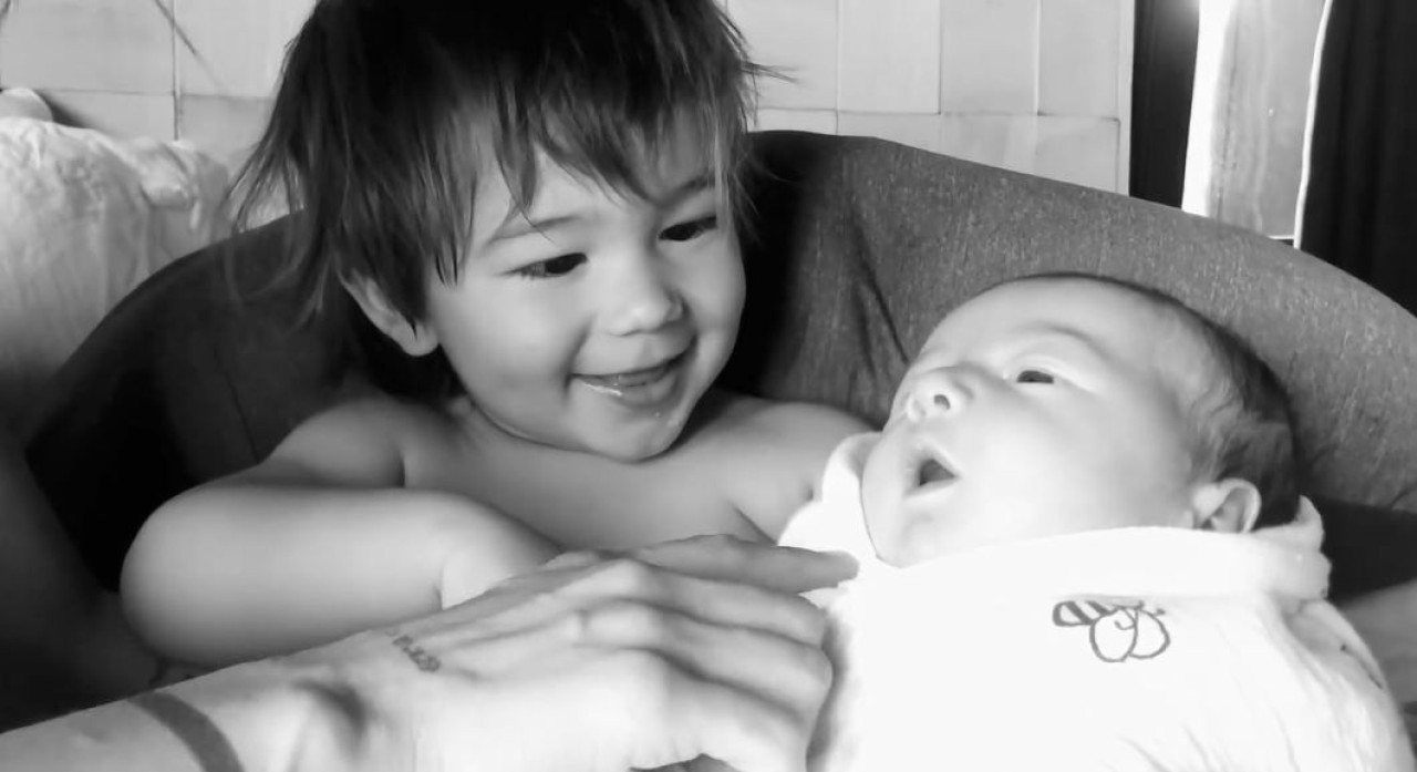 Tao y Bee, los hijos de Calu Rivero. Foto: captura de video.