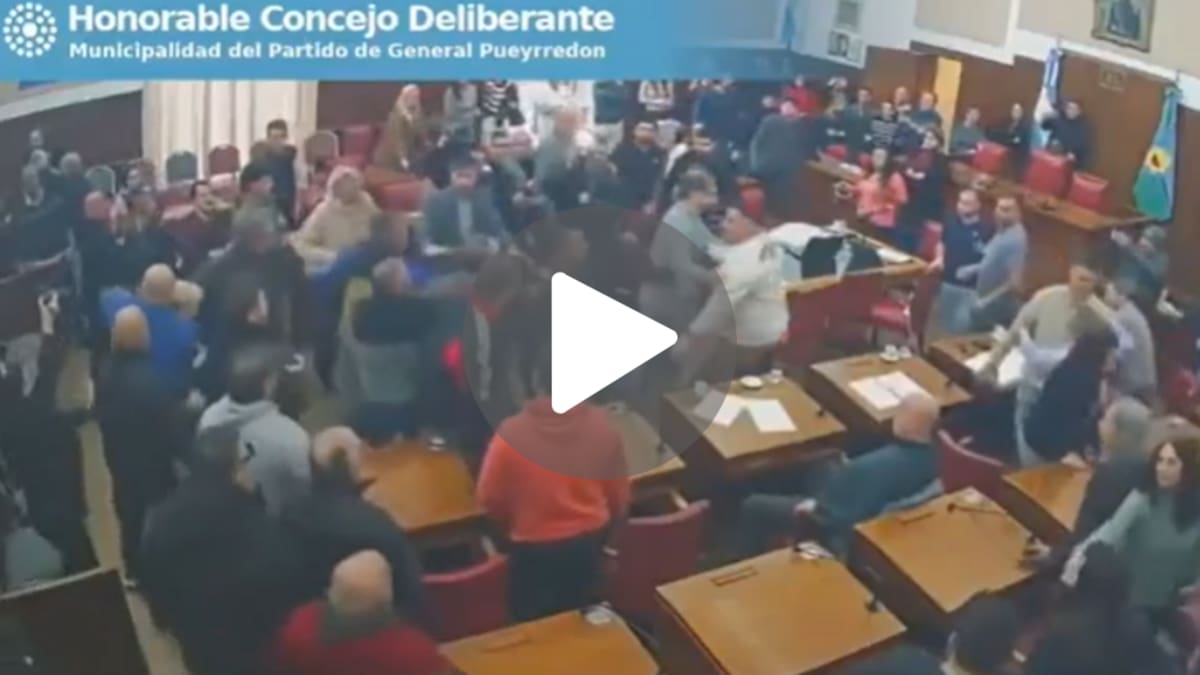 Mar del Plata: taxistas y remiseros se tomaron a golpes con choferes de aplicaciones.