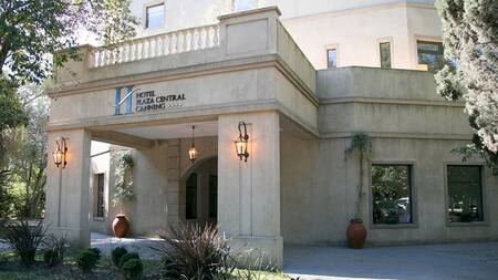 El Hotel Plaza Design Canning. Foto: Google.