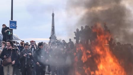 La Asamblea Nacional francesa vota la ley de reforma de las pensiones en París. EFE