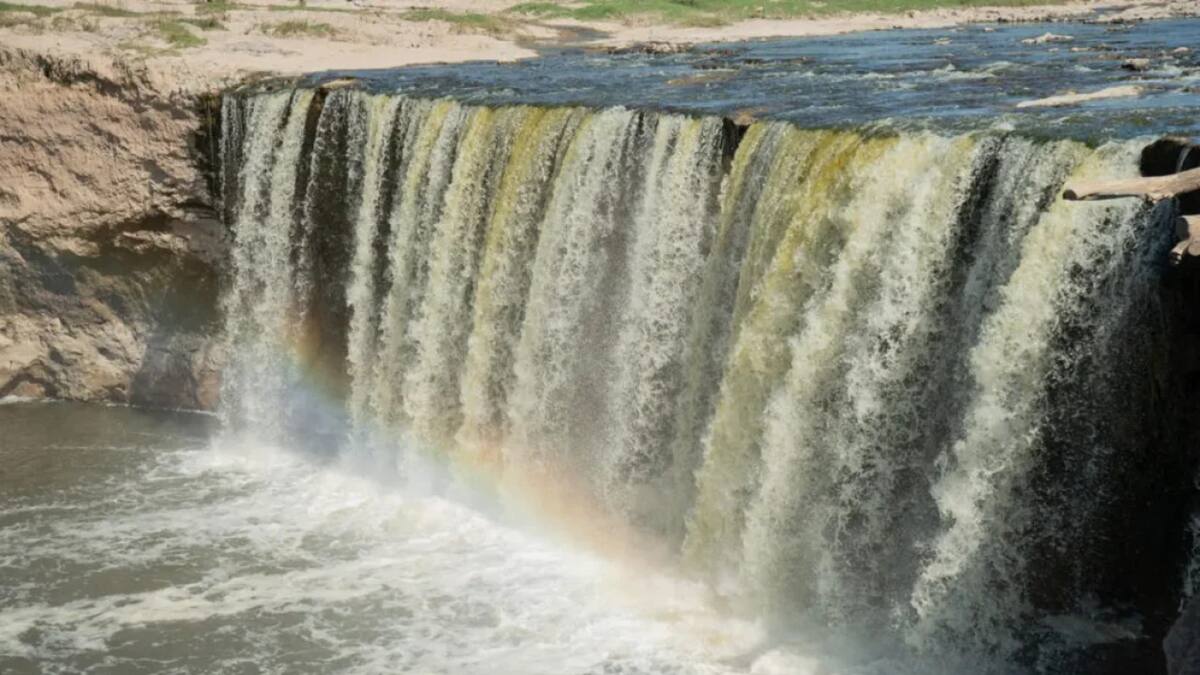 Dónde queda la sorprendente cascada que se convierte en cañón. Foto NA.