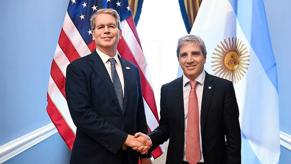 Scott Bessent, secretario del Tesoro de Estados Unidos, y Luis Caputo.