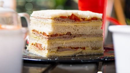 Los sándwiches de miga preferidos del papa Francisco. Foto Instagram @confiterialapiedad