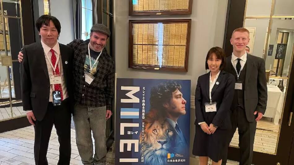 Marcelo Duclos presentó en Japón su libro sobre Javier Milei.