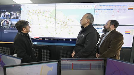 Axel Kicillof presentó las nuevas instalaciones de la Central de Atención Telefónica de Emergencias de La Plata