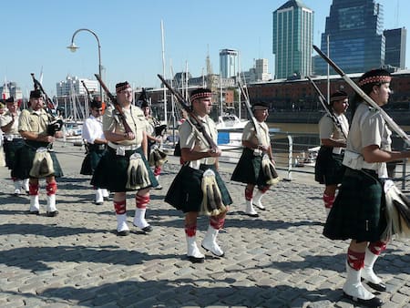 La comunidad argentino-escocesa celebrará con un desfile, como todos los años, el Tartan Day. Foto: Asociación Escocesa