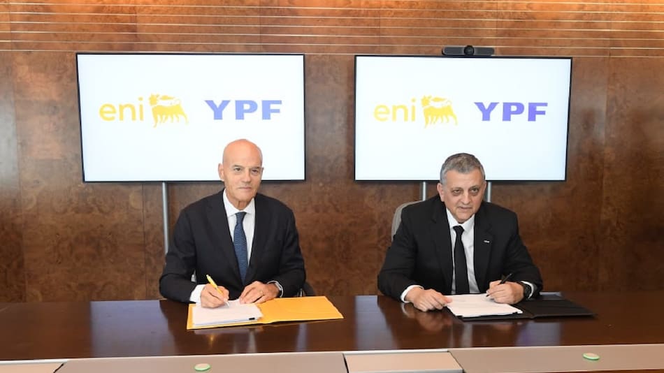Horacio Marín, presidente de YPF, y Claudio Descalzi, CEO de ENI.