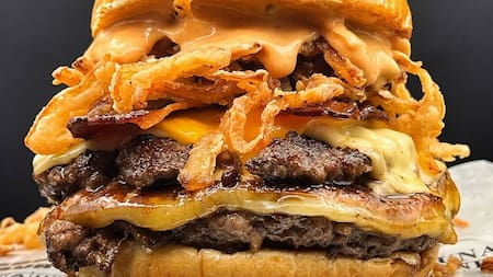 Hamburguesa de La Birra Bar.