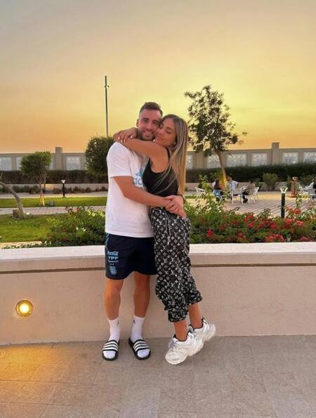 Nicolás Tagliafico y su pareja. Foto: Instagram.