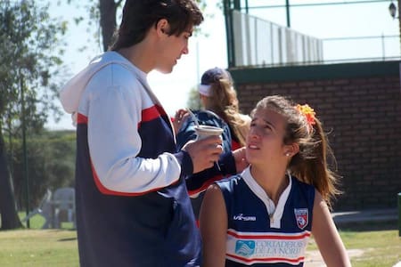 Rugbier y su novia de la infancia