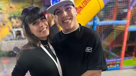 Thiago Medina junto a su hermana Brisa.