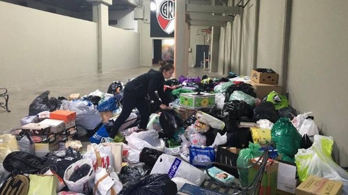 Donaciones para gente en situación de calle en estadio Monumental