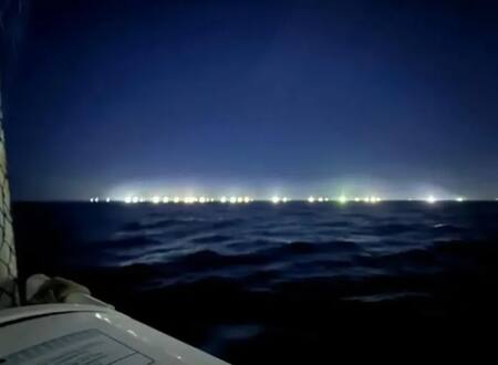 Buques chinos en la Zona Económica Exclusiva de Argentina. Foto: Pescare.