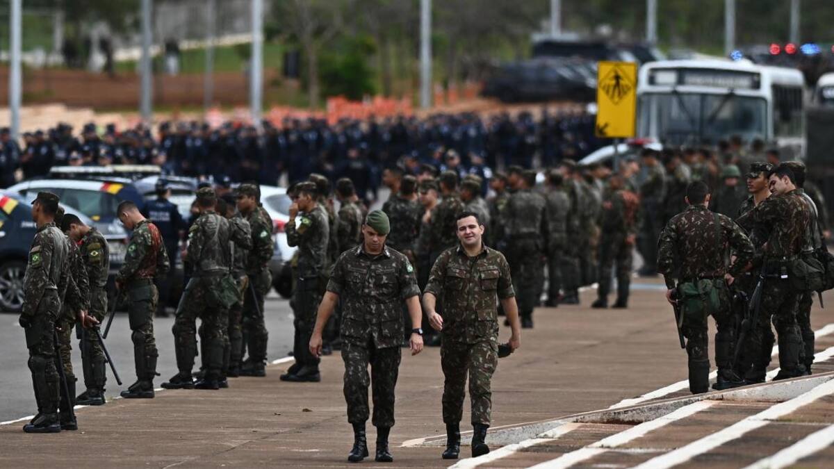 Asalto al poder en Brasil: desmantelan campamentos de bolsonaristas y hay más de 1.200 detenidos. EFE