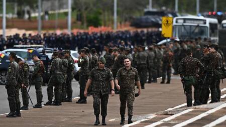 Asalto al poder en Brasil: desmantelan campamentos de bolsonaristas y hay más de 1.200 detenidos. EFE