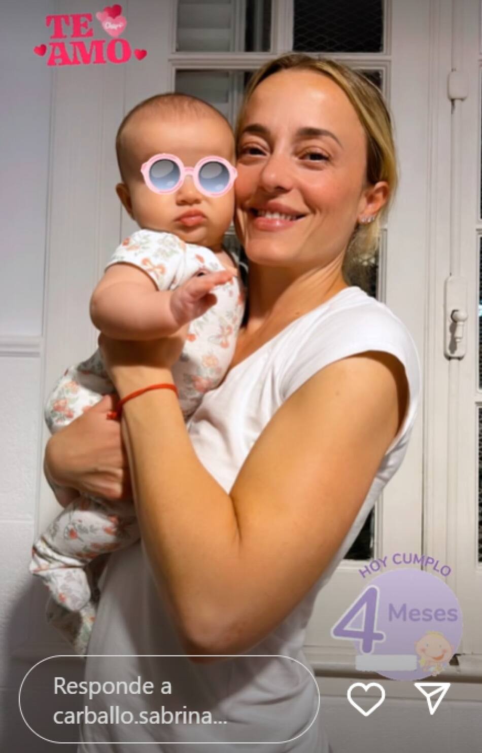 Sabrina Carballo junto a su hija. Foto: Instagram.