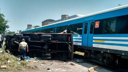 Accidente en Haedo, tren embistió un camión