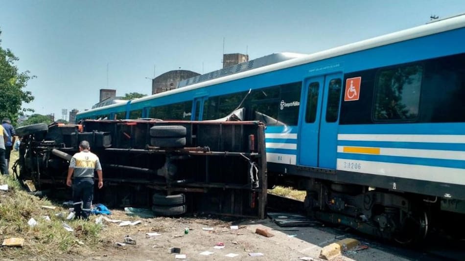 Accidente en Haedo, tren embistió un camión