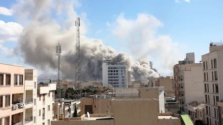 Israel reanuda los ataques a Irán, que promete vengar la muerte de Alí Khamenei