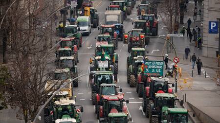 Agricultores españoles bloquean carreteras. Foto: Reuters