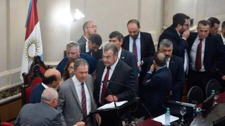 Descompensación de Juan Schiaretti en Legislatura de Córdoba