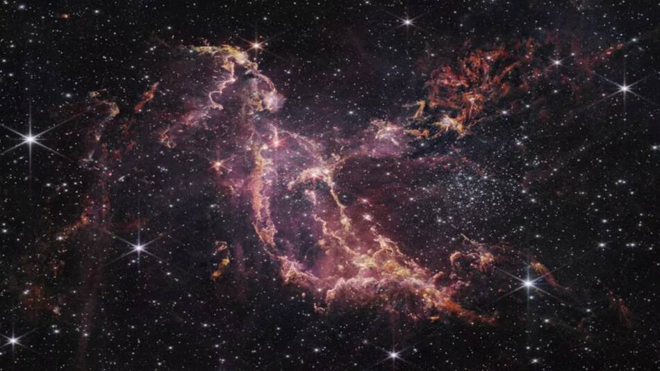 El misterio es total por unos puntos rojos en el universo. Foto: NASA.