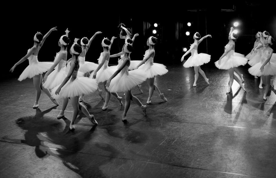 Muchos perciben el ballet como algo exclusivo de los jóvenes y las personas muy delgadas. Foto: Unsplash.
